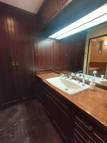 芦屋緑1住宅の独立洗面台