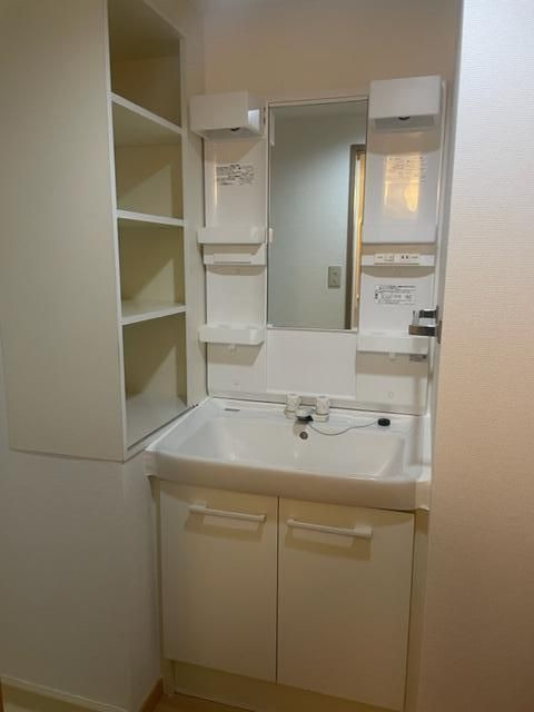 ガーデンパレス関町の独立洗面台