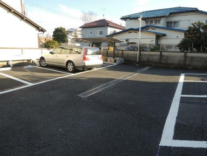 ウィルアトラスの駐車場