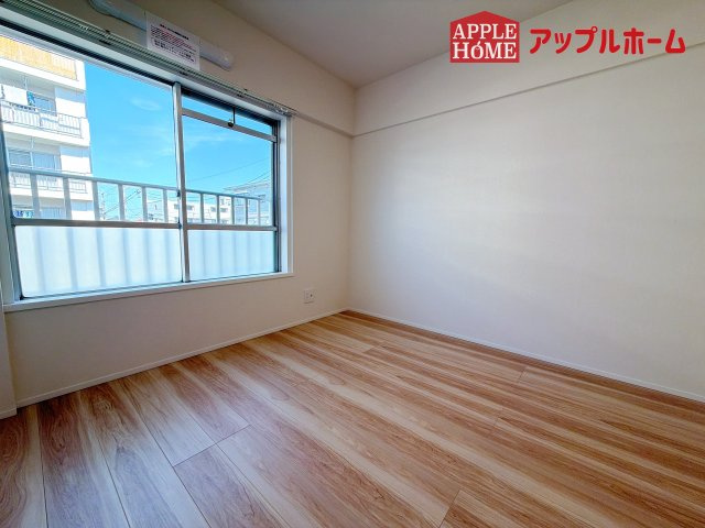 [中古マンション] さいたま市大宮区吉敷町団地 1号棟の洋室|居室は全室収納あり！たっぷりある収納活用でお部屋もキレイを保てます♪