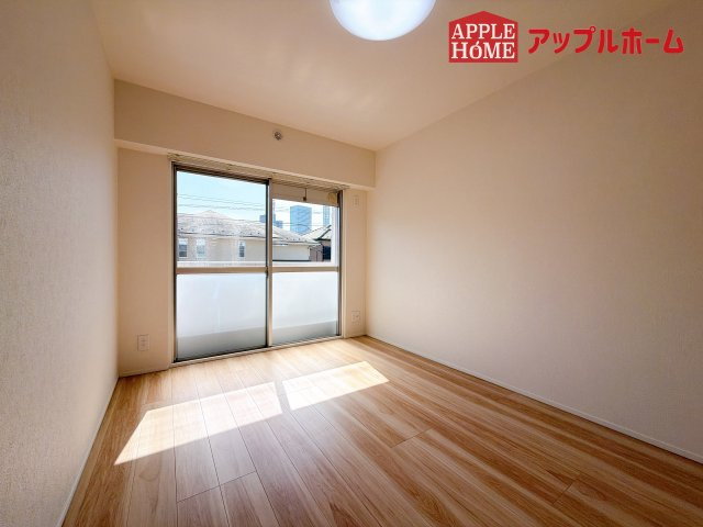 [中古マンション] さいたま市大宮区吉敷町団地 1号棟の洋室|居室は全室収納あり！たっぷりある収納活用でお部屋もキレイを保てます♪