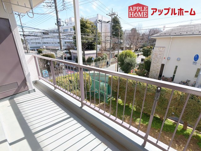 [中古マンション] さいたま市大宮区吉敷町団地 1号棟のバルコニー|家族分の洗濯物もしっかり干せます。日当たりも良く、毎日のお洗濯が楽しくなりそう♪お布団は手軽に干せていつもポカポカに☆