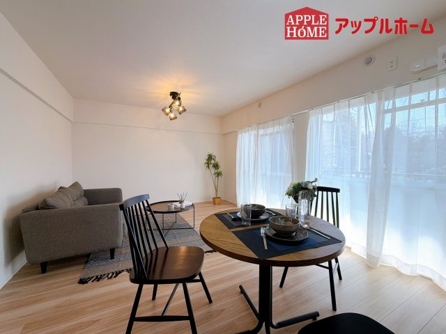 [中古マンション] さいたま市大宮区吉敷町団地 1号棟の居間・リビング|広々リビング×対面キッチンで家族の会話も弾みます♪家族団らんの秘訣は間取りにあり☆夢のマイホームを一緒に叶えましょう！