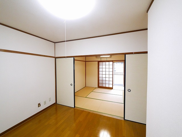 グランコートⅡ番館の洋室|ゆったりした洋室です