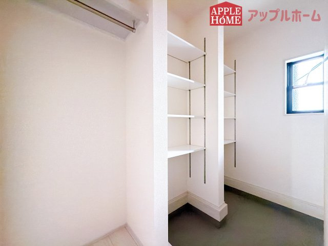 [新築住宅] 深谷市宿根 第3 全1棟の収納|住まう人も来客も入った時にワクワクさせてくれるオシャレな玄関♪収納もたっぷりあるので、靴がたくさんあっても安心！