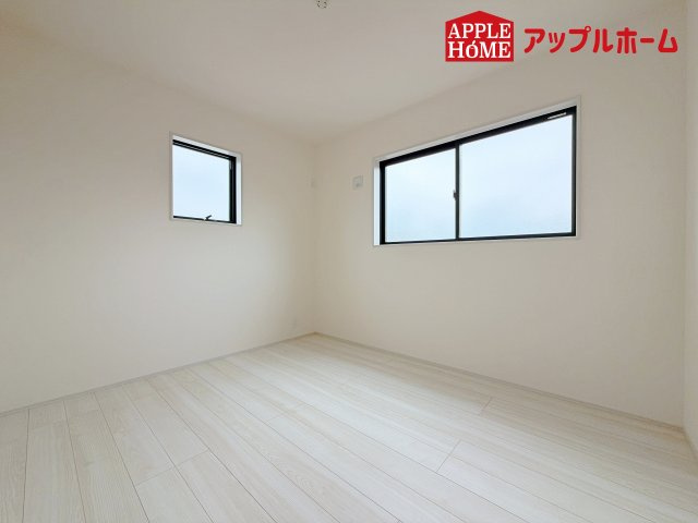 [新築住宅] 深谷市上柴町東 第3 全2棟の洋室|２階居室は全室収納あり！たっぷりある収納活用でお部屋もキレイを保てます♪