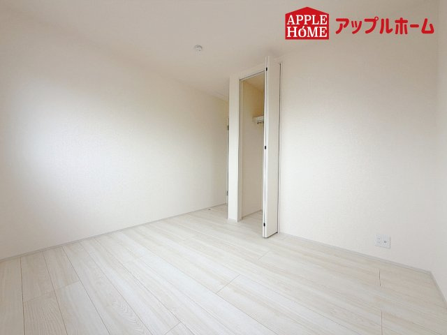 [新築住宅] 深谷市上柴町東 第3 全2棟の洋室|２階居室は全室収納あり！たっぷりある収納活用でお部屋もキレイを保てます♪