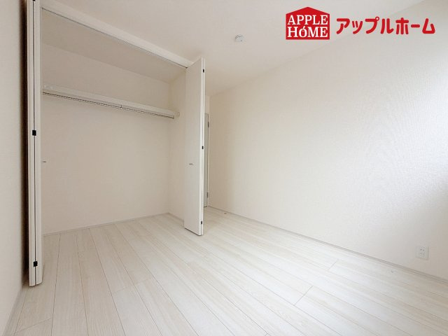 [新築住宅] 深谷市上柴町東 第3 全2棟の洋室|２階居室は全室収納あり！たっぷりある収納活用でお部屋もキレイを保てます♪