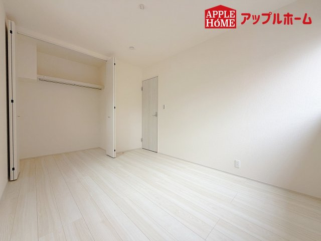 [新築住宅] 深谷市上柴町東 第3 全2棟の洋室|２階居室は全室収納あり！たっぷりある収納活用でお部屋もキレイを保てます♪