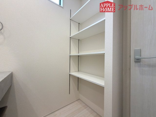 [新築住宅] 深谷市上柴町東 第3 全2棟の収納|洗面台の後ろに収納あります♪
