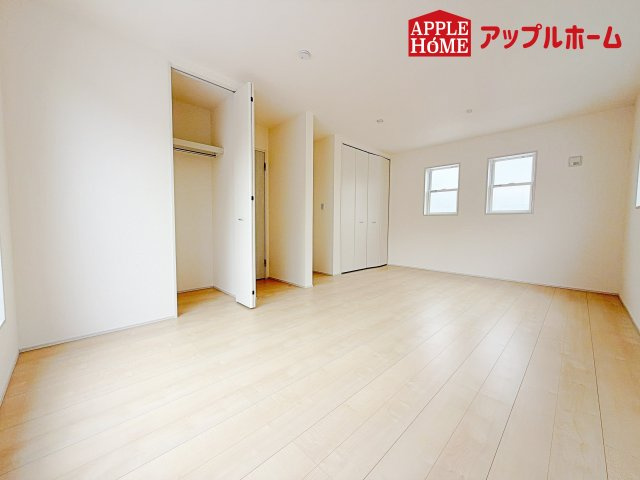 [新築住宅] 深谷市上柴町東 第3 全2棟の洋室|２階居室は全室収納あり！たっぷりある収納活用でお部屋もキレイを保てます♪