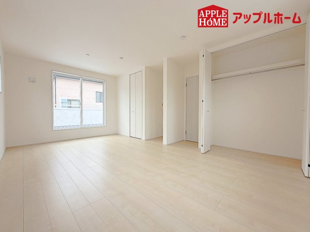 [新築住宅] 深谷市上柴町東 第3 全2棟の洋室|２階居室は全室収納あり！たっぷりある収納活用でお部屋もキレイを保てます♪