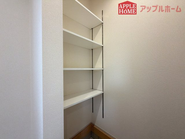 [新築住宅] 深谷市上柴町東 第3 全2棟の収納|汚れたものも気にせず収納できるシューズインクロークあります♪