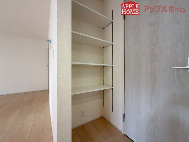 [新築住宅] 深谷市上柴町東 第3 全2棟の収納|キッチン横に収納あります♪