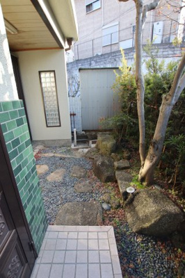 【庭】 | 小塩町貸家