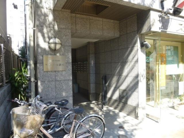 アンベリール新宿のエントランス
