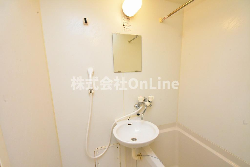 レオパレスリーザ美園の洗面所