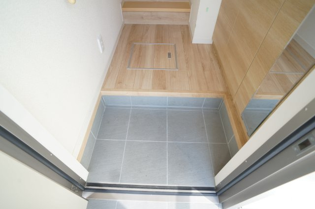 シャーメゾン坊城駅前の玄関