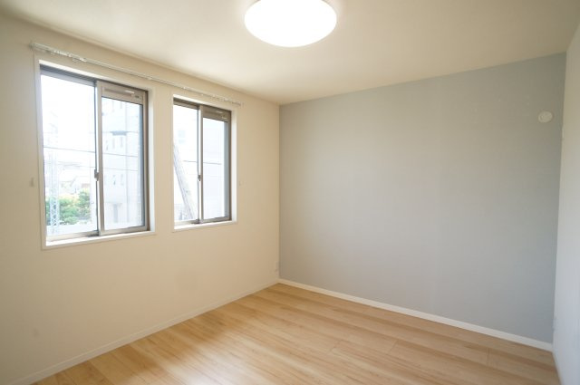 シャーメゾン坊城駅前の洋室