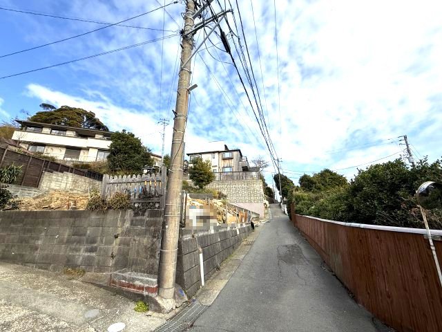 海見え！富士山・江ノ島・相模湾を臨むの前面道路含む現地写真|前面道路