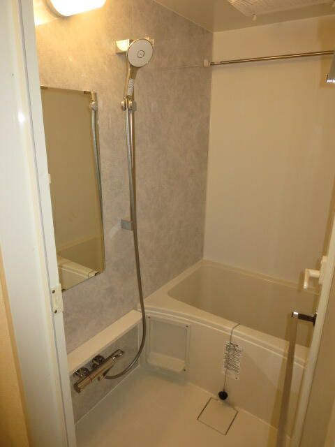 ＳＨＩＮ－ＨＡＴＯＹＡの浴室