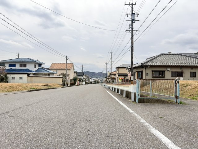 本巣市 文殊（本巣駅）住宅用地の周辺|土地の東側 前面道路