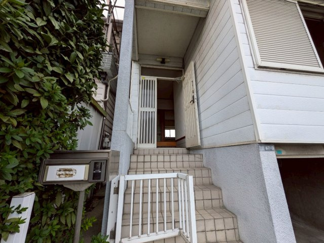 交野市郡津5丁目戸建ての玄関