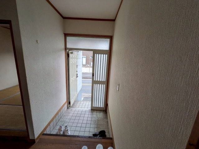 交野市郡津5丁目戸建ての玄関