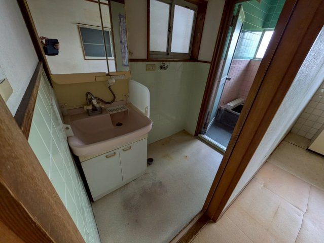 交野市郡津5丁目戸建ての独立洗面台