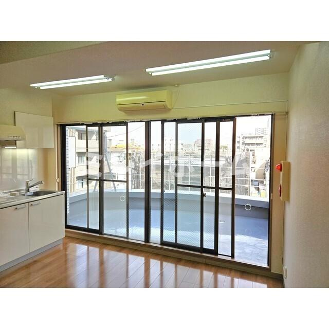 西蒲田六丁目ビルのバルコニー