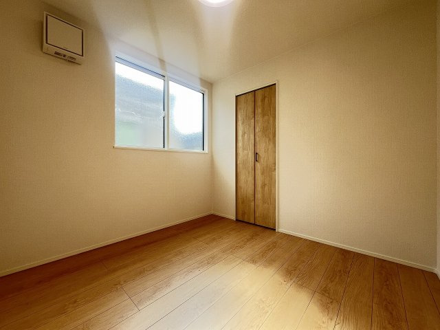 日野市東平山２丁目１号棟の洋室