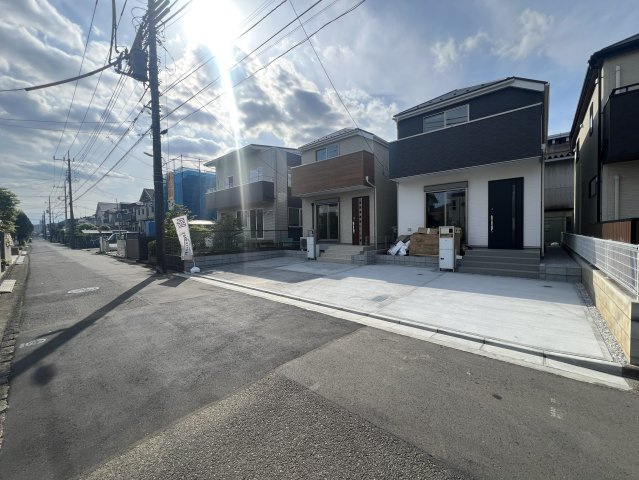 日野市東平山２丁目１号棟の前面道路含む現地写真