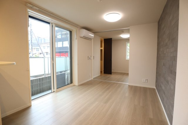 INFINIの居間・リビング