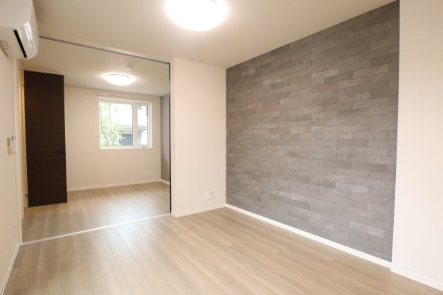 INFINIの居間・リビング