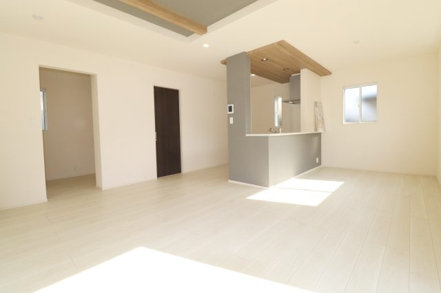 郡山市安積町南長久保2丁目　　　1号棟　　　安積第３小学校、安積第２中学区の居間・リビング