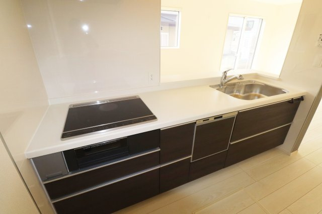 郡山市安積町南長久保2丁目　　　1号棟　　　安積第３小学校、安積第２中学区のキッチン