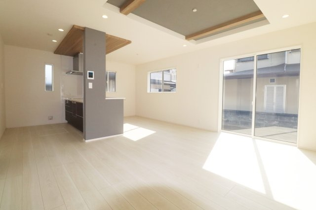 郡山市安積町南長久保2丁目　　　1号棟　　　安積第３小学校、安積第２中学区の居間・リビング