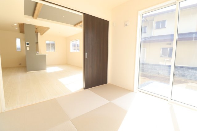 郡山市安積町南長久保2丁目　　　1号棟　　　安積第３小学校、安積第２中学区の和室