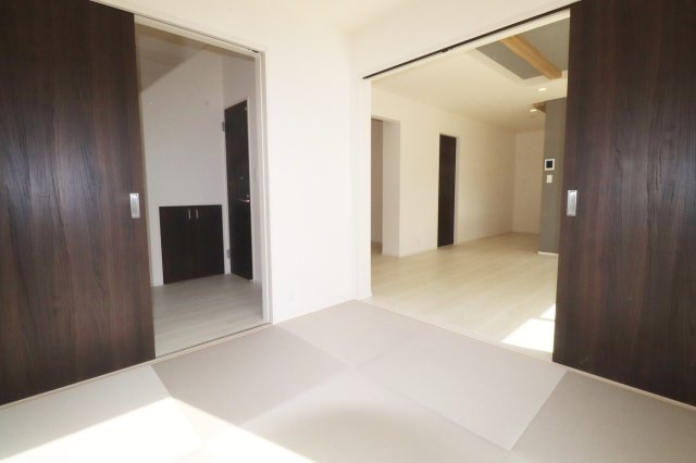 郡山市安積町南長久保2丁目　　　1号棟　　　安積第３小学校、安積第２中学区の和室