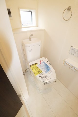 郡山市安積町南長久保2丁目　　　1号棟　　　安積第３小学校、安積第２中学区のトイレ