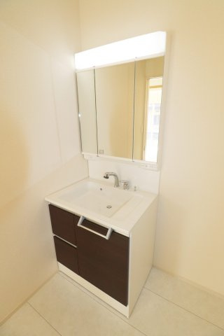 郡山市安積町南長久保2丁目　　　1号棟　　　安積第３小学校、安積第２中学区の洗面所