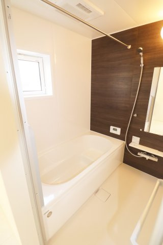 郡山市安積町南長久保2丁目　　　1号棟　　　安積第３小学校、安積第２中学区の浴室