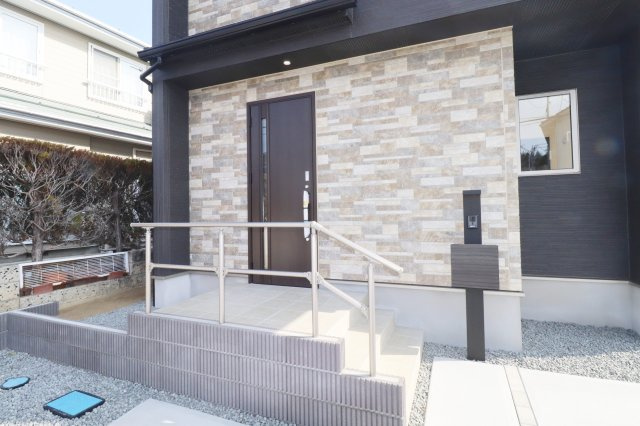 郡山市安積町南長久保2丁目　　　1号棟　　　安積第３小学校、安積第２中学区の玄関