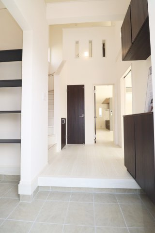 郡山市安積町南長久保2丁目　　　1号棟　　　安積第３小学校、安積第２中学区の玄関