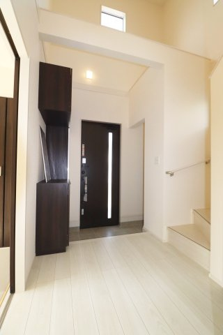 郡山市安積町南長久保2丁目　　　1号棟　　　安積第３小学校、安積第２中学区の玄関