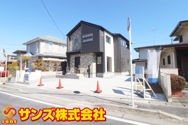 郡山市安積町南長久保2丁目　　　1号棟　　　安積第３小学校、安積第２中学区の外観|南西側から見た駐車場を含む外観