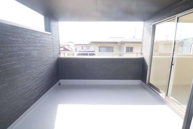 郡山市安積町南長久保2丁目　　　1号棟　　　安積第３小学校、安積第２中学区のバルコニー