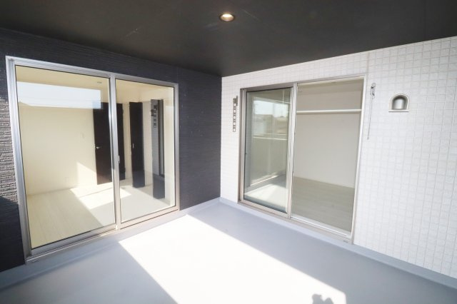 郡山市安積町南長久保2丁目　　　1号棟　　　安積第３小学校、安積第２中学区のバルコニー