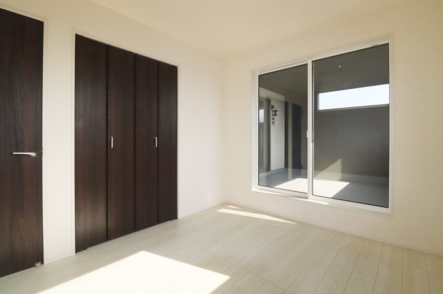 郡山市安積町南長久保2丁目　　　1号棟　　　安積第３小学校、安積第２中学区の洋室