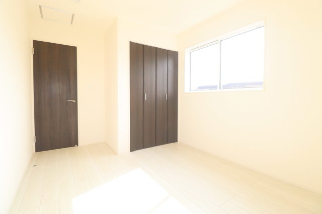 郡山市安積町南長久保2丁目　　　1号棟　　　安積第３小学校、安積第２中学区の洋室